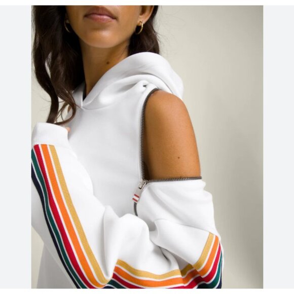 Wilson Triple Threat Sweatshirt Hoodie, Size Large. Ivory. Great condition! - Picture 2 of 2